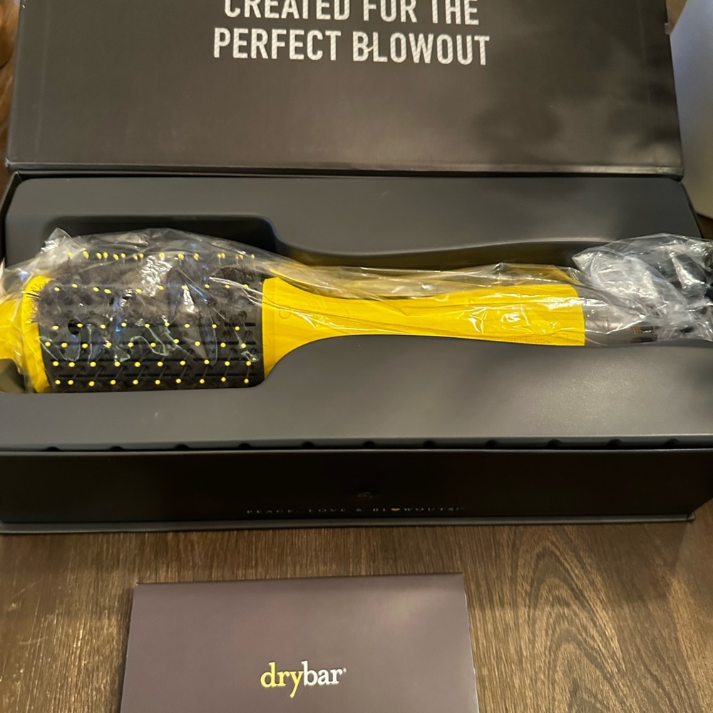 Dry Bar blowout brush